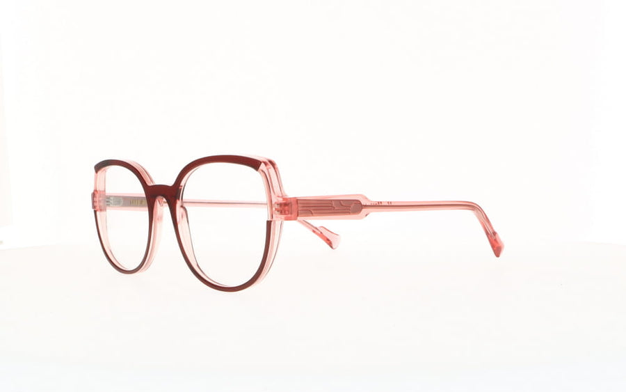 Caroline Abram  HYNDA